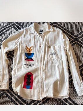 Zara Cream Graphic Zip-Front Men’s Shirt with Red & Blue Accents